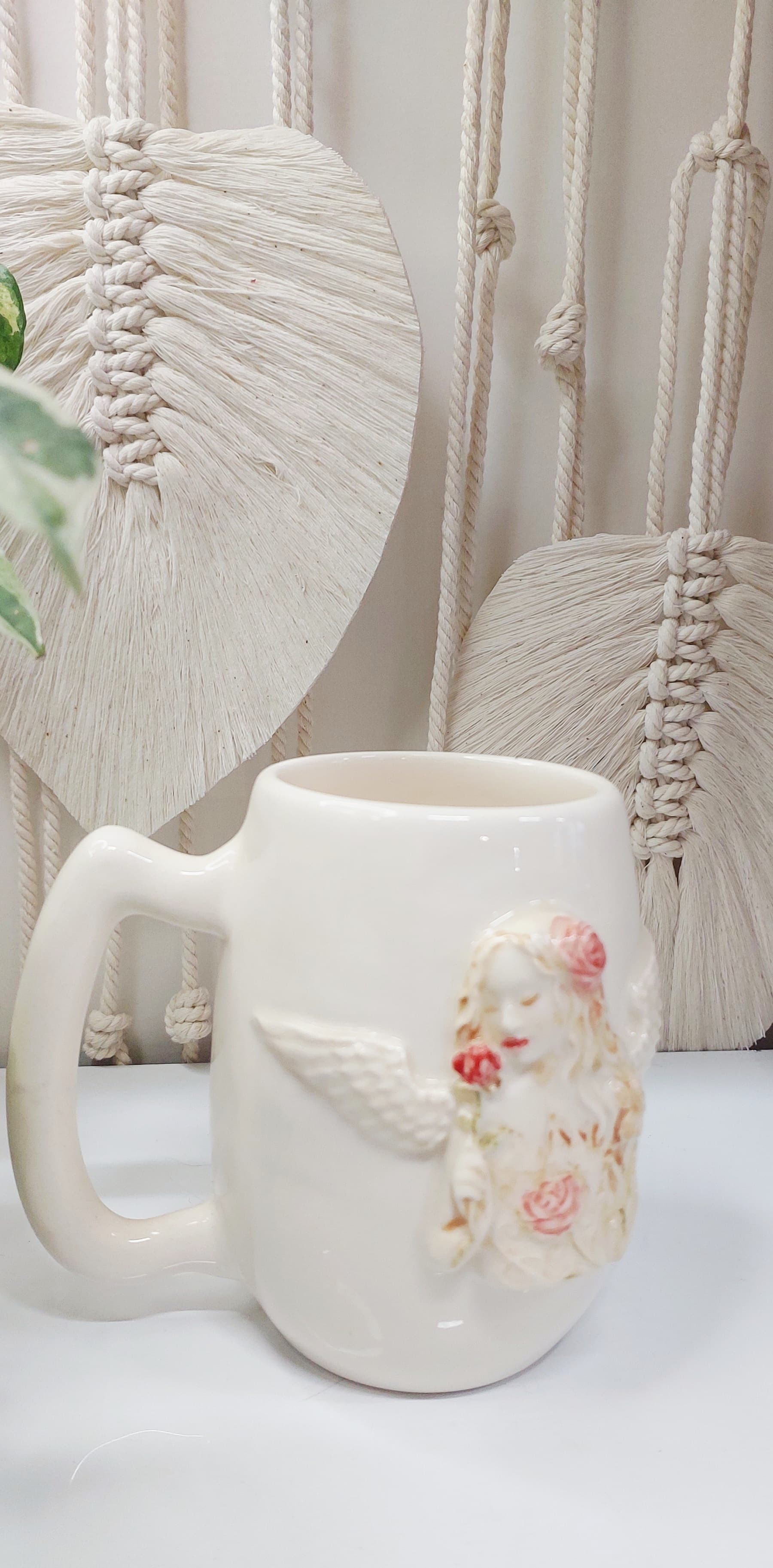 ماگ خمره ای دست ساز نقش برجسته طرح فرشته با بهترین قیمت | ارسال فوری