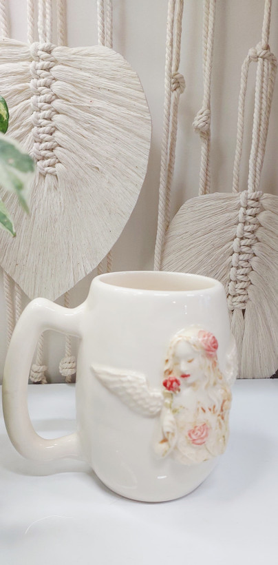 ماگ خمره ای دست ساز نقش برجسته طرح فرشته با بهترین قیمت | ارسال فوری