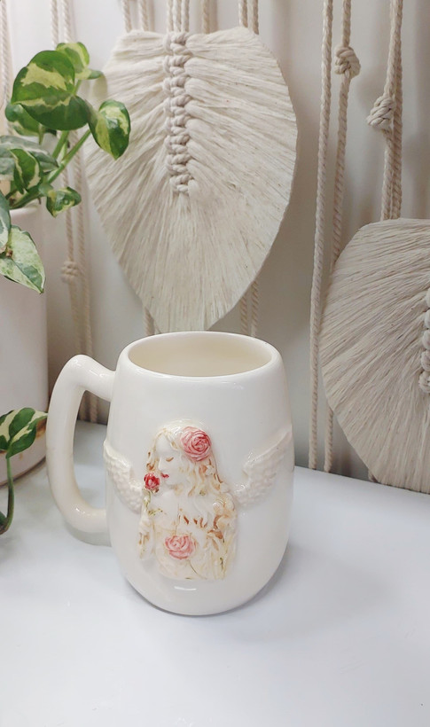 ماگ خمره ای دست ساز نقش برجسته طرح فرشته