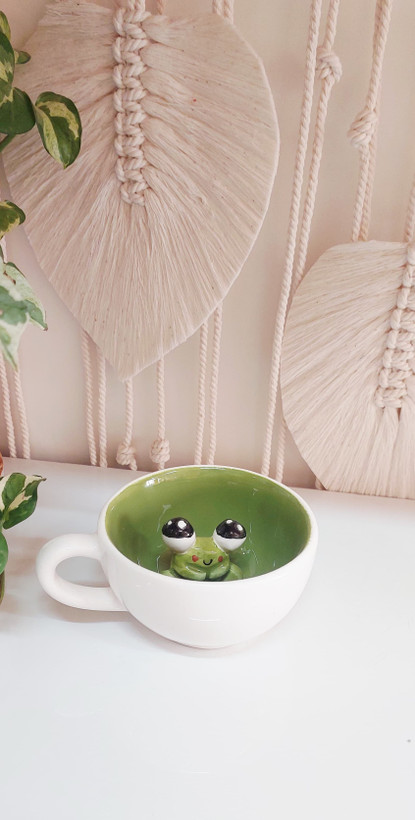 فنجان سرامیکی دستساز طرح قورباغه سوپرایزی