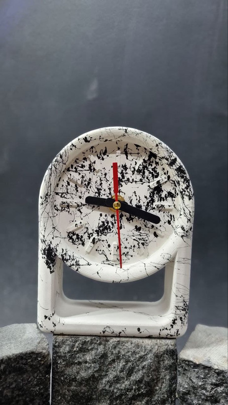 خرید آنلاین ساعت رومیزی سنگ مصنوعی پایه دار دست ساز طرح ماربل شیت زمینه سفید با بهترین قیمت | ارسال فوری