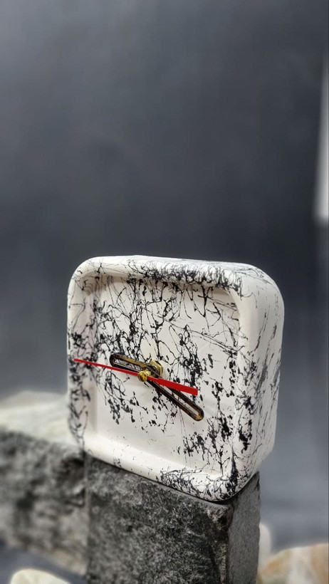 خرید آنلاین ساعت سنگ مصنوعی دست ساز مربع طرح ماربل شیت زمینه سفید با بهترین قیمت | ارسال فوری